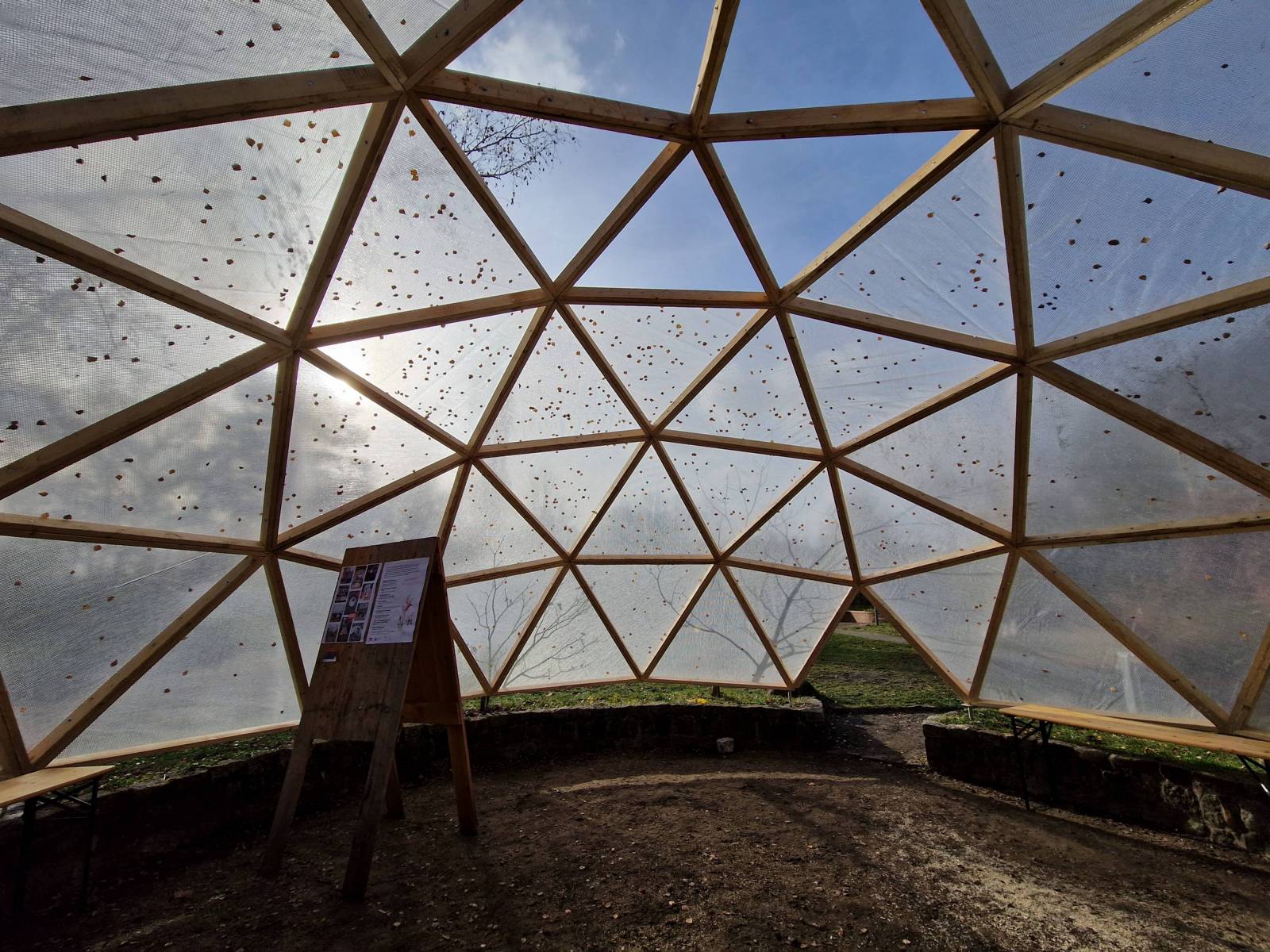 Blick durch die Dome-Konstruktion